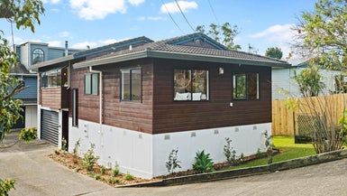  at 2/15 Glenvar Road, Torbay, Auckland