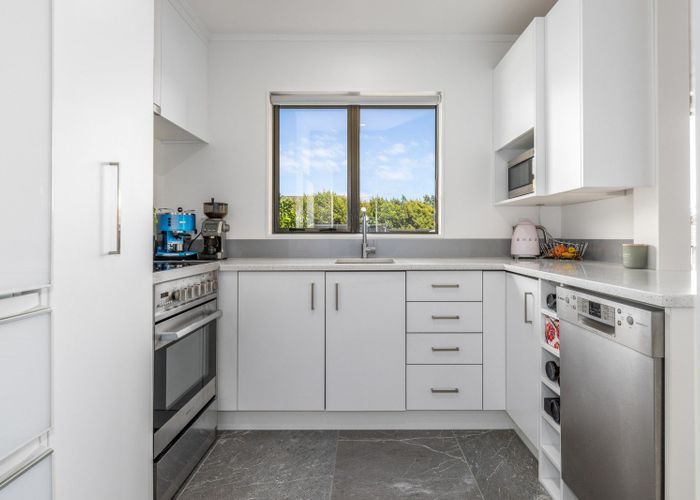  at 2/39 Kinloch Place, Papakowhai, Porirua