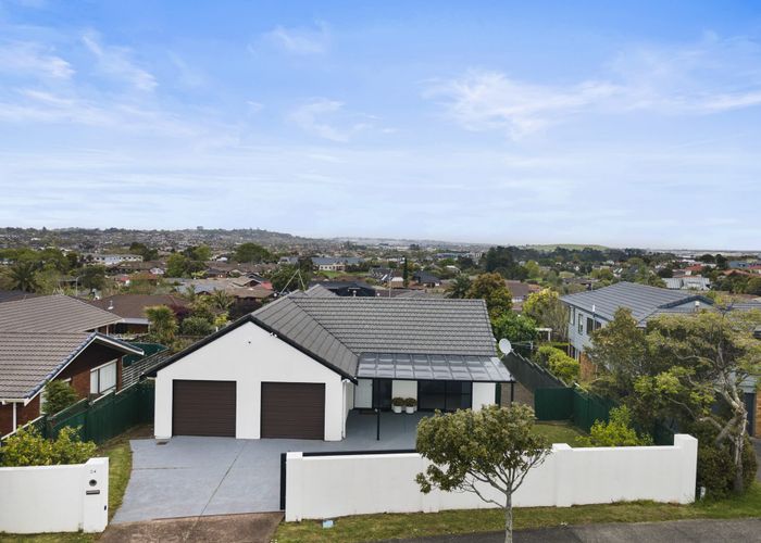  at 34 Lexington Drive, Botany Downs, Auckland