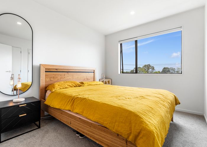  at 2/17 Panama Road, Mount Wellington, Auckland