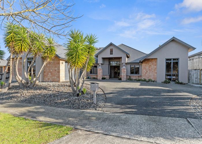  at 9 Parkwood Place, Huntington, Hamilton