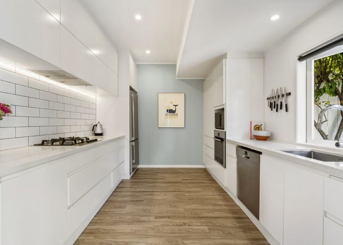  at 2/39 Hillcrest Avenue, Hillcrest, Auckland