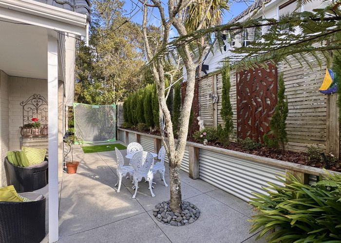  at 19 Ravenstone Place, Chatswood, Auckland