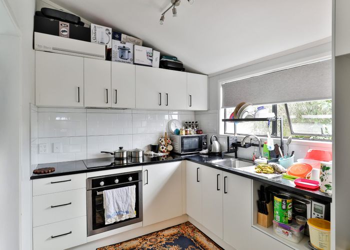  at 8 Abelia Place, Papatoetoe, Manukau City, Auckland