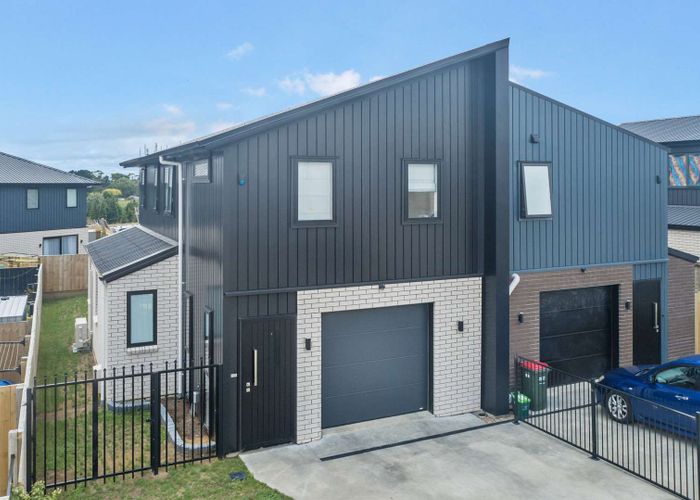  at 2/64 Cabourne Drive, Glenview, Hamilton