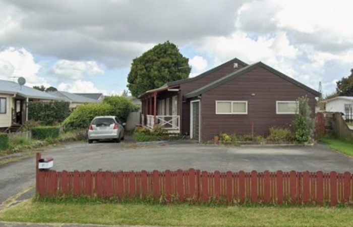  at 17 Edgewater Drive, Pakuranga, Auckland