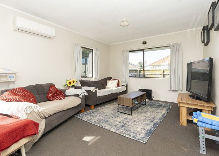  at 25B Ross Crescent, Fairfield, Hamilton