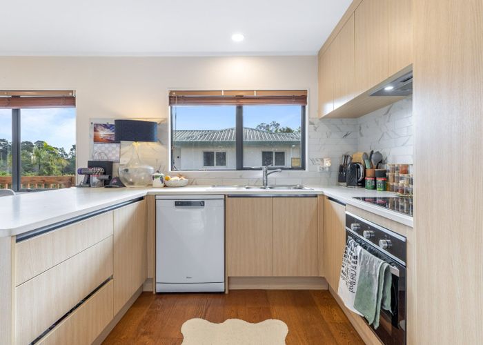  at 1/1018 East Coast Road, Torbay, North Shore City, Auckland