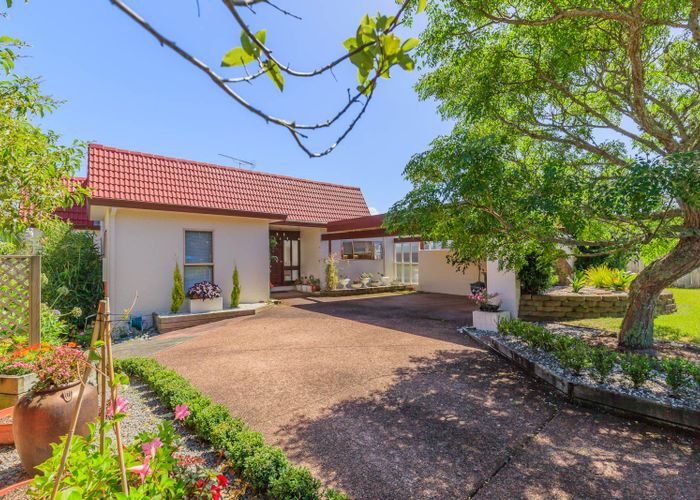  at 10 Oaktree Avenue, Browns Bay, Auckland