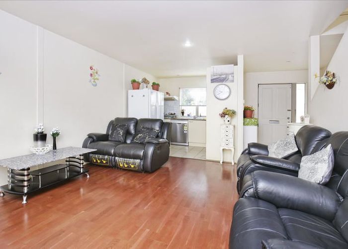  at 5/4 Ambrico Place, New Lynn, Waitakere City, Auckland
