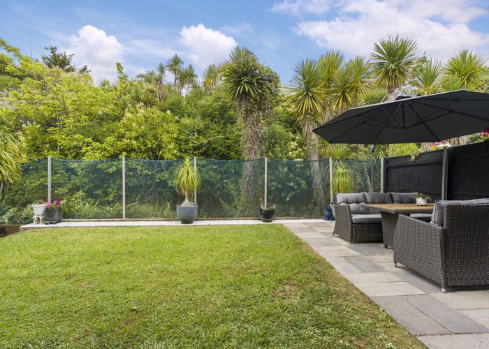  at 2/10 Seaton Road, Murrays Bay, North Shore City, Auckland