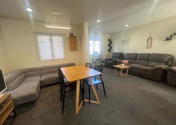  at 73 Winery Way, Henderson, Waitakere City, Auckland