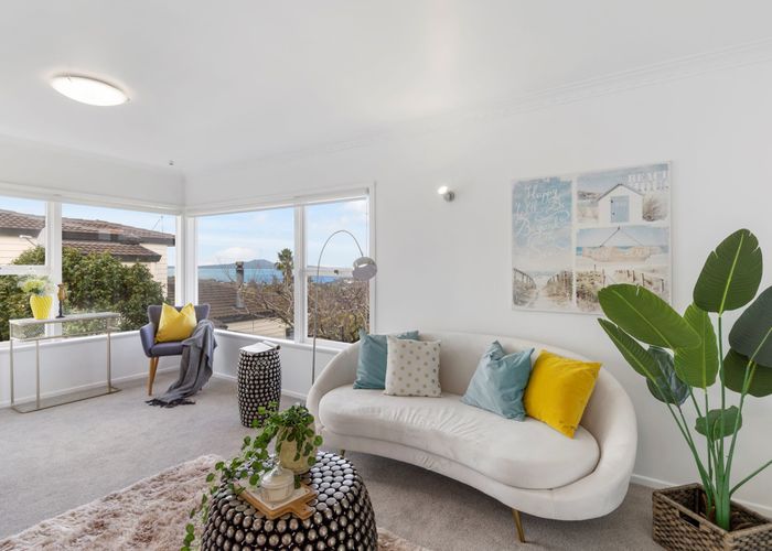  at 3/24 Knights Road, Rothesay Bay, Auckland