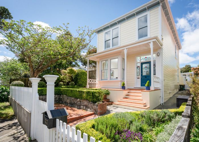 at 33 Grove Road, Kelburn, Wellington