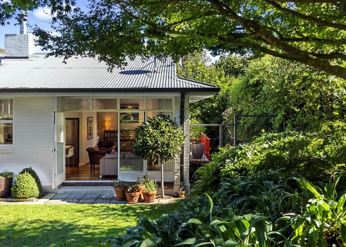  at 6 Woodstock Road, Fairfield, Hamilton