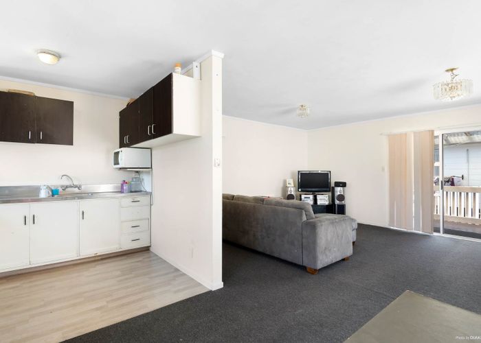  at 2/24A WAIMUMU road, Massey, Waitakere