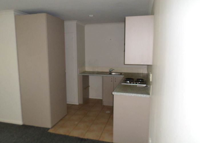  at 2Q/1 Wadier Place, Henderson, Waitakere City, Auckland