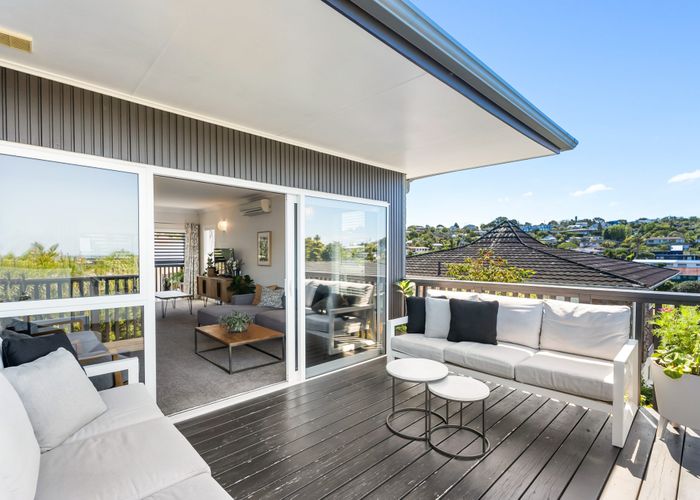  at 2/52 Maxwelton Drive, Mairangi Bay, North Shore City, Auckland