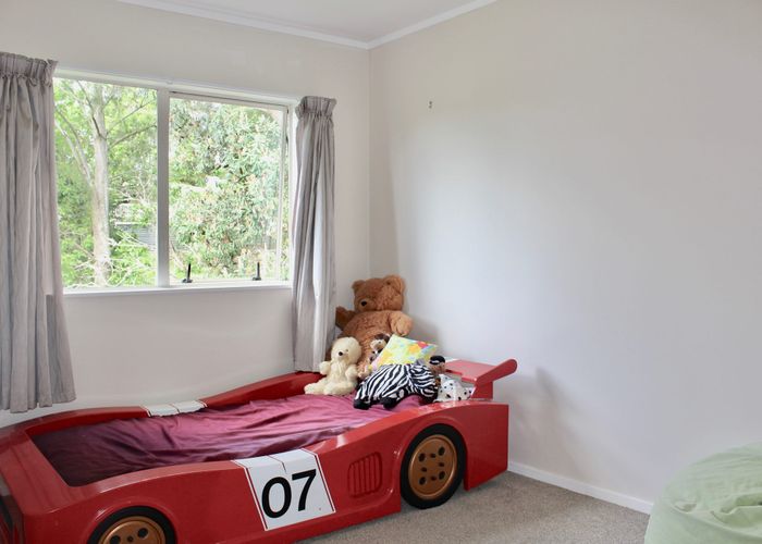  at 2/39 Lancaster Road, Beach Haven, Auckland