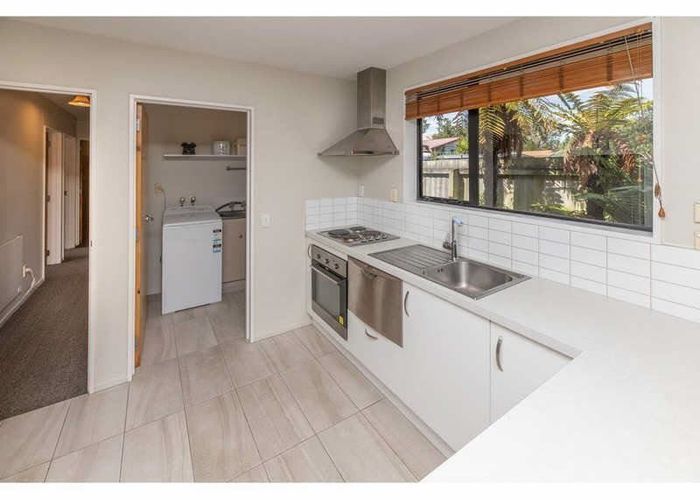  at 2/25 Wainoni Road, Avondale, Christchurch City, Canterbury