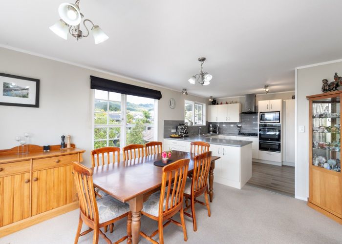  at 11 Tapestry Grove, Silverstream, Upper Hutt, Wellington