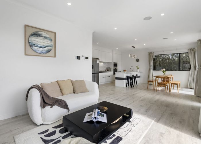 at 562A Beach Road, Rothesay Bay, North Shore City, Auckland