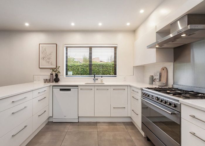 at 34 Hamilton Avenue, Fendalton, Christchurch City, Canterbury