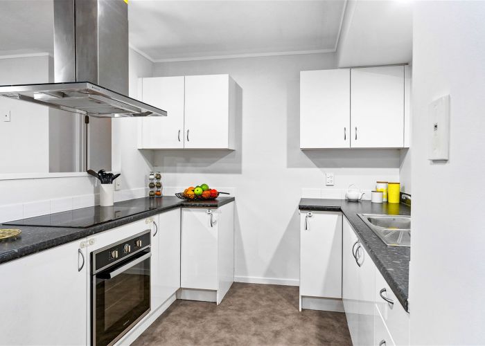  at 5 Cretian Crescent, Henderson, Auckland