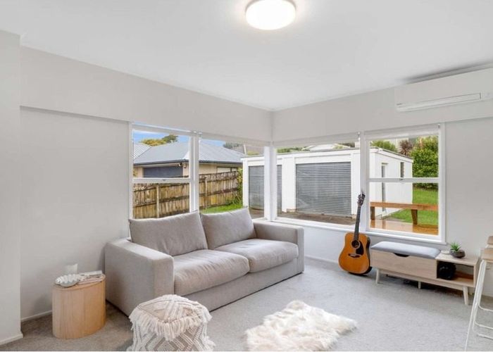  at 2/8 Wykeham Pl, Glenfield, North Shore City