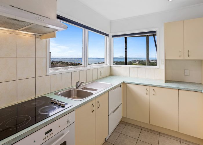  at 102 Knights Road, Rothesay Bay, Auckland