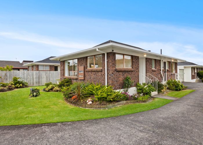  at 5/33 Swanson Road, Henderson, Waitakere City, Auckland