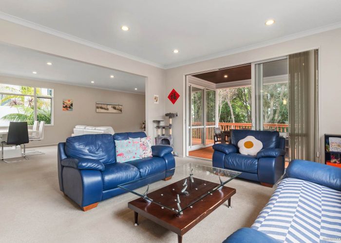  at 684 Beach Road, Browns Bay, North Shore City, Auckland