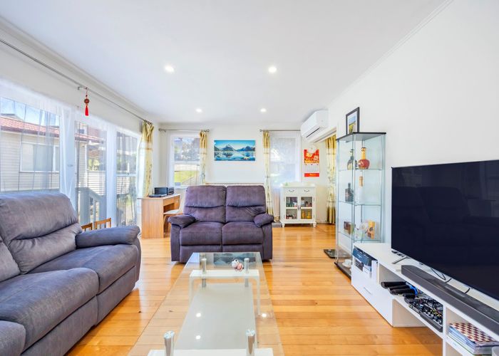  at 33 Hillview Avenue, New Windsor, Auckland
