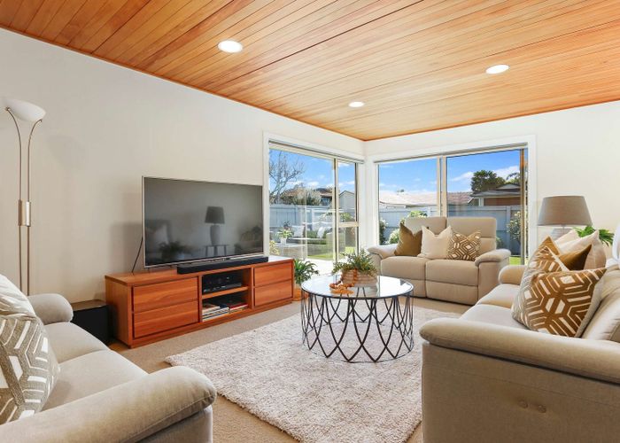  at 6 Skilling Place, Farm Cove, Manukau City, Auckland