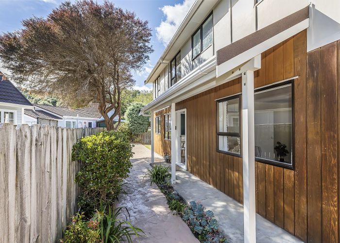  at 90 Weka Street, Miramar, Wellington