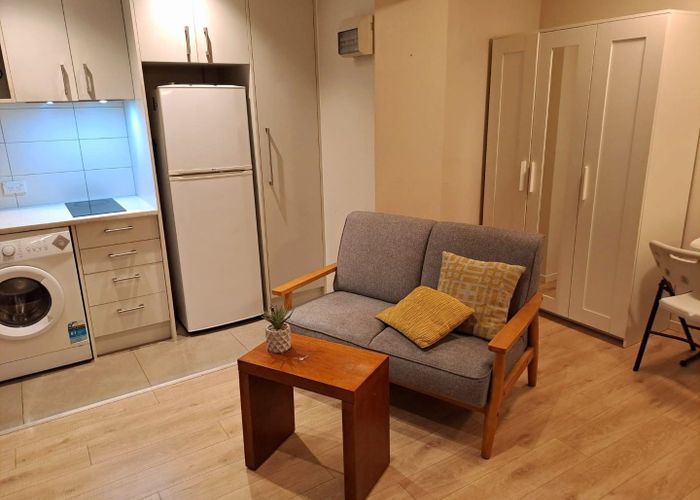  at 9 Homewood Place, Chatswood, North Shore City, Auckland
