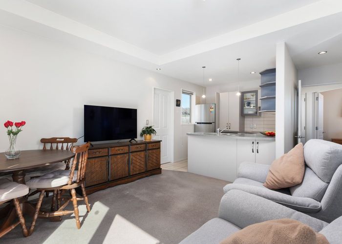  at 2/280 Halswell Road, Halswell, Christchurch City, Canterbury