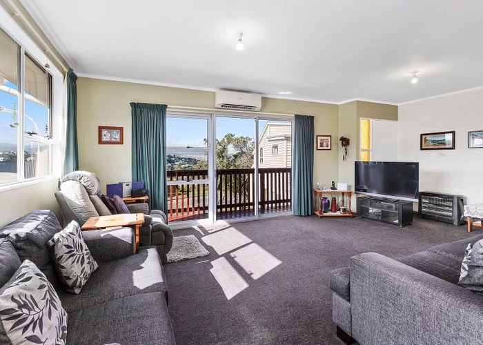  at 111 Akaroa Drive, Maupuia, Wellington