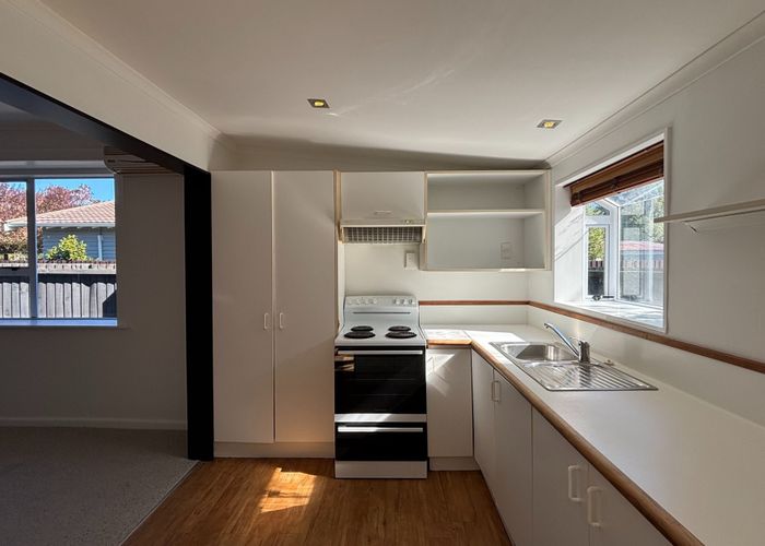  at 27 Grassmere St, Papanui, Christchurch City, Canterbury