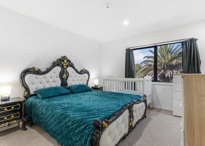  at 2/4 Harry Ward Place, Henderson, Waitakere City, Auckland