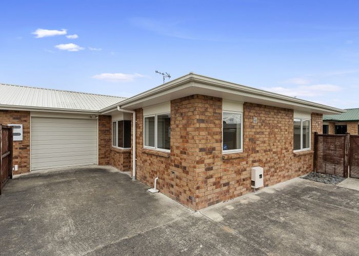  at 5 Corsair Place, Melville, Hamilton