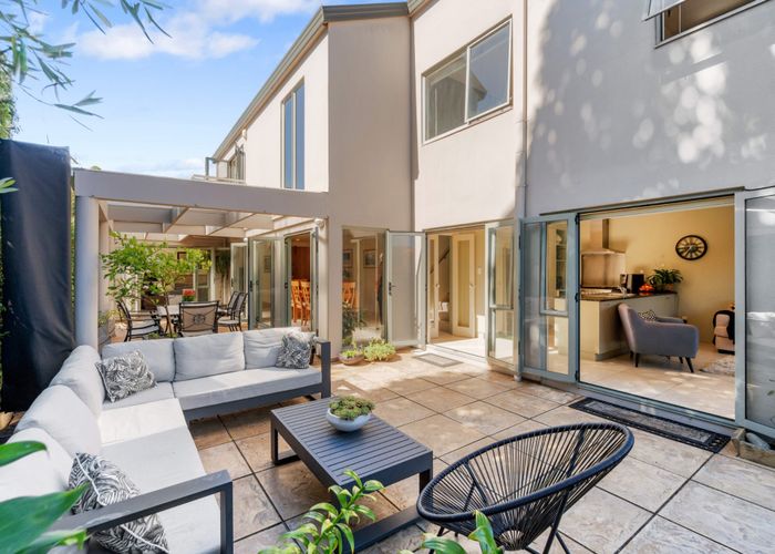  at 2/20A Matai Road, Greenlane, Auckland City, Auckland