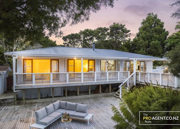  at 33 Lookout Drive, Laingholm, Auckland