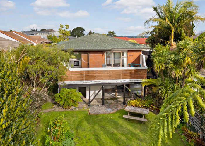  at 2/6 Annette Avenue, Te Atatu South, Waitakere City, Auckland
