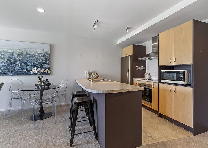  at E 11/30 Bute Road, Browns Bay, North Shore City, Auckland