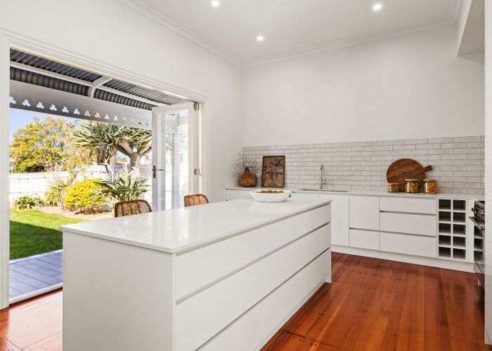  at 27 Napier Terrace, Hospital Hill, Napier