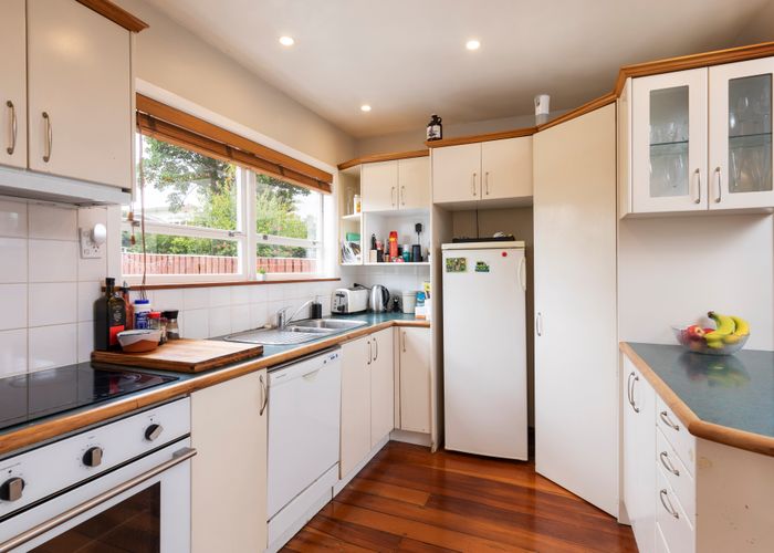 at 32 Euston Road, Sandringham, Auckland