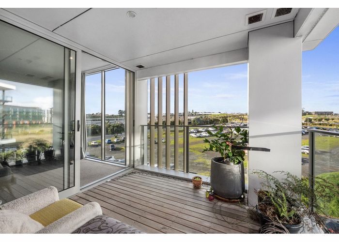  at 305/7 Kaipiho Lane, Albany, North Shore City, Auckland