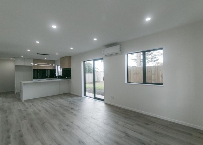  at 17E Martin Place, Kelston, Waitakere City, Auckland