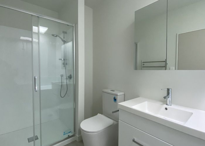  at 5/2 Moor Ave, Te Atatu Peninsula, Waitakere City, Auckland